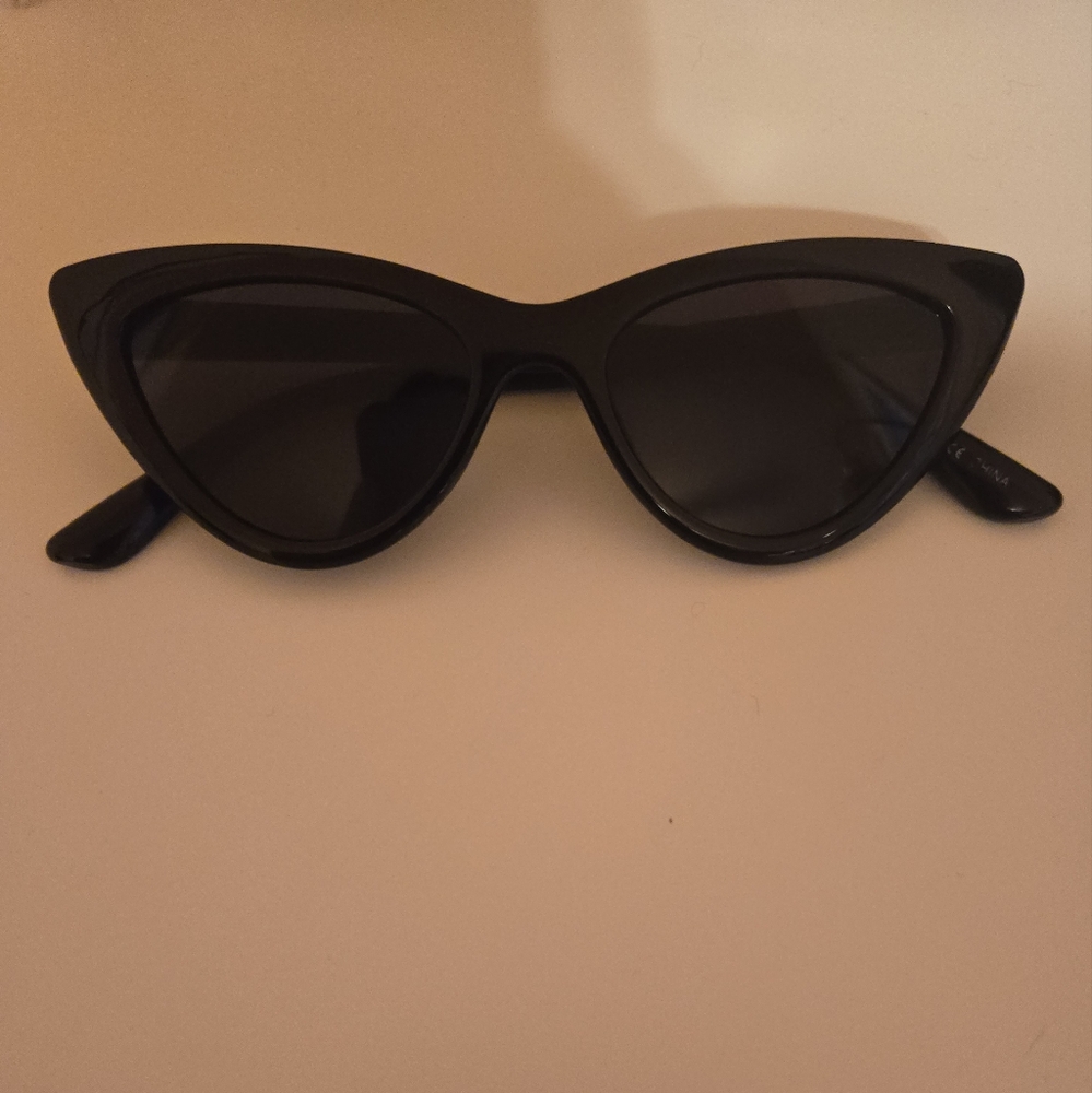 Cat eye sunglasses